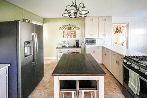 House (2 Bedrooms) | Interior - Spacious House in Charming Smithville - Dogs OK! (Smithville)