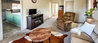 Spacious House in Charming Smithville - Dogs OK!