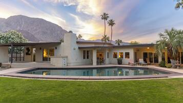 House (4 Bedrooms) | Front of property