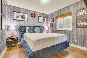 House (3 Bedrooms) | Interior - Stunning MCM Escape w/ Mtn Views in San Bernardino (San Bernardino)