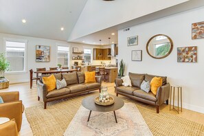 Interior - Great for Groups! Cle Elum Home w/ Game Room (Cle Elum)