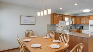House (2 Bedrooms) | Interior