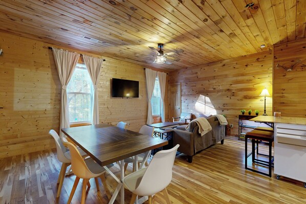 Interior - 2BR House w/ A/C & Games, Close to Lake (Huntingdon)