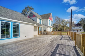 House (3 Bedrooms) | Interior - 2 Mi to Gator Chateau: Vibrant Home w/ Balcony (Jennings)