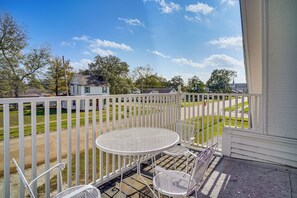 House (3 Bedrooms) | Interior - 2 Mi to Gator Chateau: Vibrant Home w/ Balcony (Jennings)