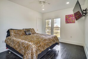 House (3 Bedrooms) | Interior - 2 Mi to Gator Chateau: Vibrant Home w/ Balcony (Jennings)