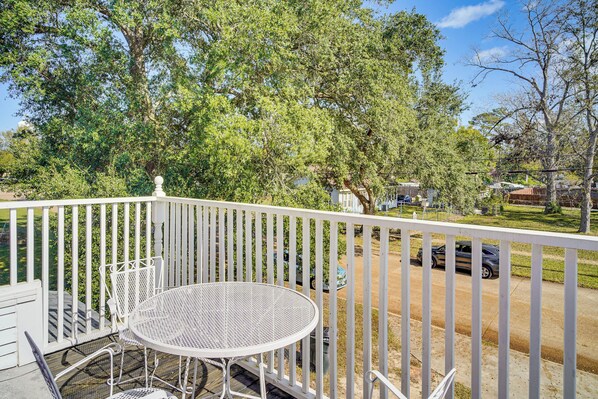 House (3 Bedrooms) | Interior - 2 Mi to Gator Chateau: Vibrant Home w/ Balcony (Jennings)