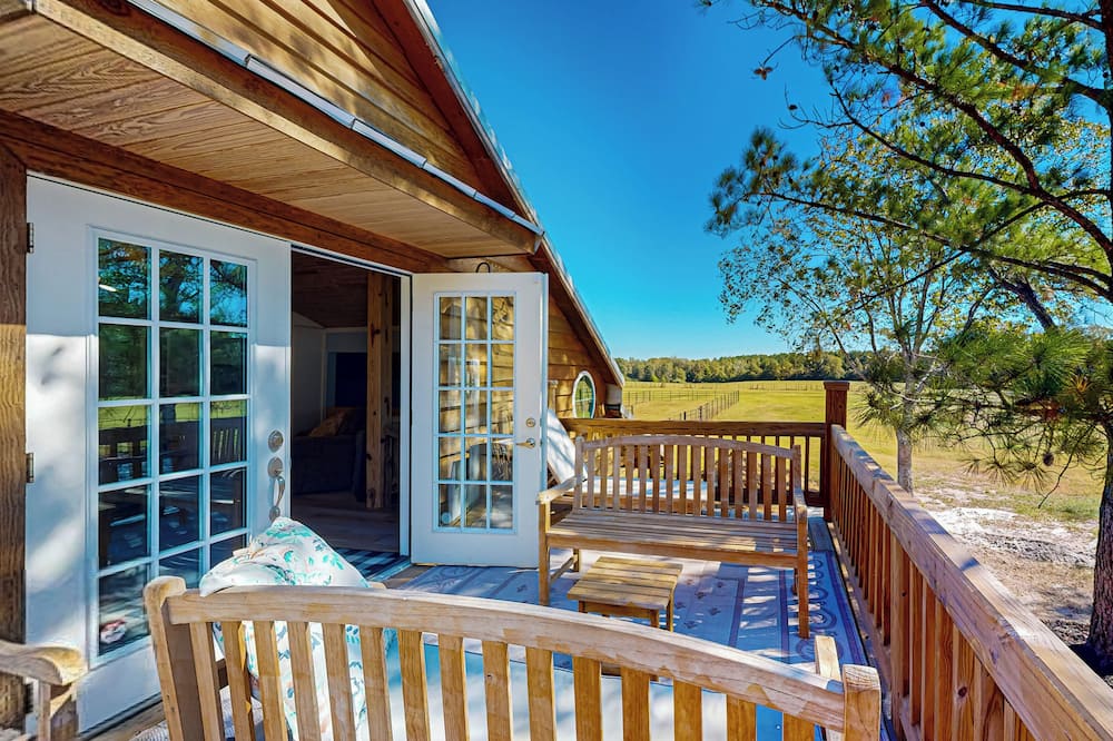 Historic Barn in Mississippi: Equestrian Getaway! - Davis Lake, MS