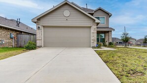 A single-story house with a garage, a brick exterior, and a well-maintained lawn. - 2 Mi to Historic Dtwn Magnolia: Family Retreat (Magnolia)
