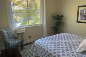 Interior - 4BR Relaxing Escape w/ Pool, Jacuzzi & Views (King City)