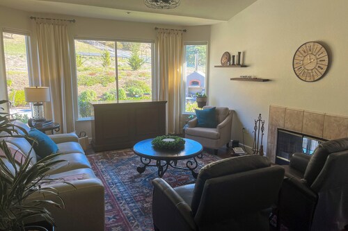 4BR Relaxing Escape w/ Pool, Jacuzzi & Views