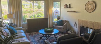 4BR Relaxing Escape w/ Pool, Jacuzzi & Views