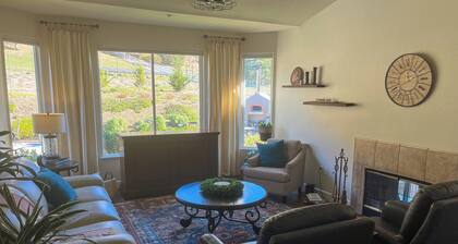 4BR Relaxing Escape w/ Pool, Jacuzzi & Views