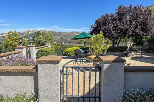 4BR Relaxing Escape w/ Pool, Jacuzzi & Views