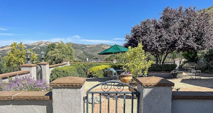 4BR Relaxing Escape w/ Pool, Jacuzzi & Views