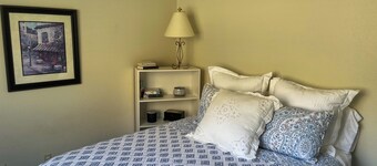 4BR Relaxing Escape w/ Pool, Jacuzzi & Views