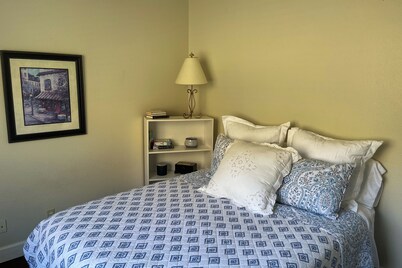 4BR Relaxing Escape w/ Pool, Jacuzzi & Views