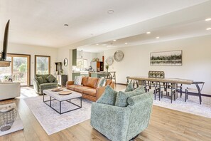 House (3 Bedrooms) | Interior - Trails, Wine & Events! Cuyahoga Falls Retreat (Cuyahoga Falls)