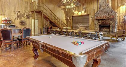 4,800-sq-ft Cabin w/ Creek Access in Caulfield