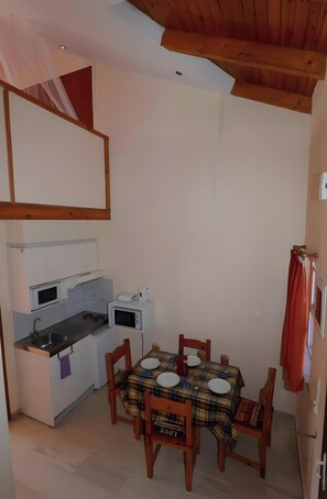 Fridge, stovetop, electric kettle, cookware/dishes/utensils - Two-Bedroom Apartment 4 (Roda)
