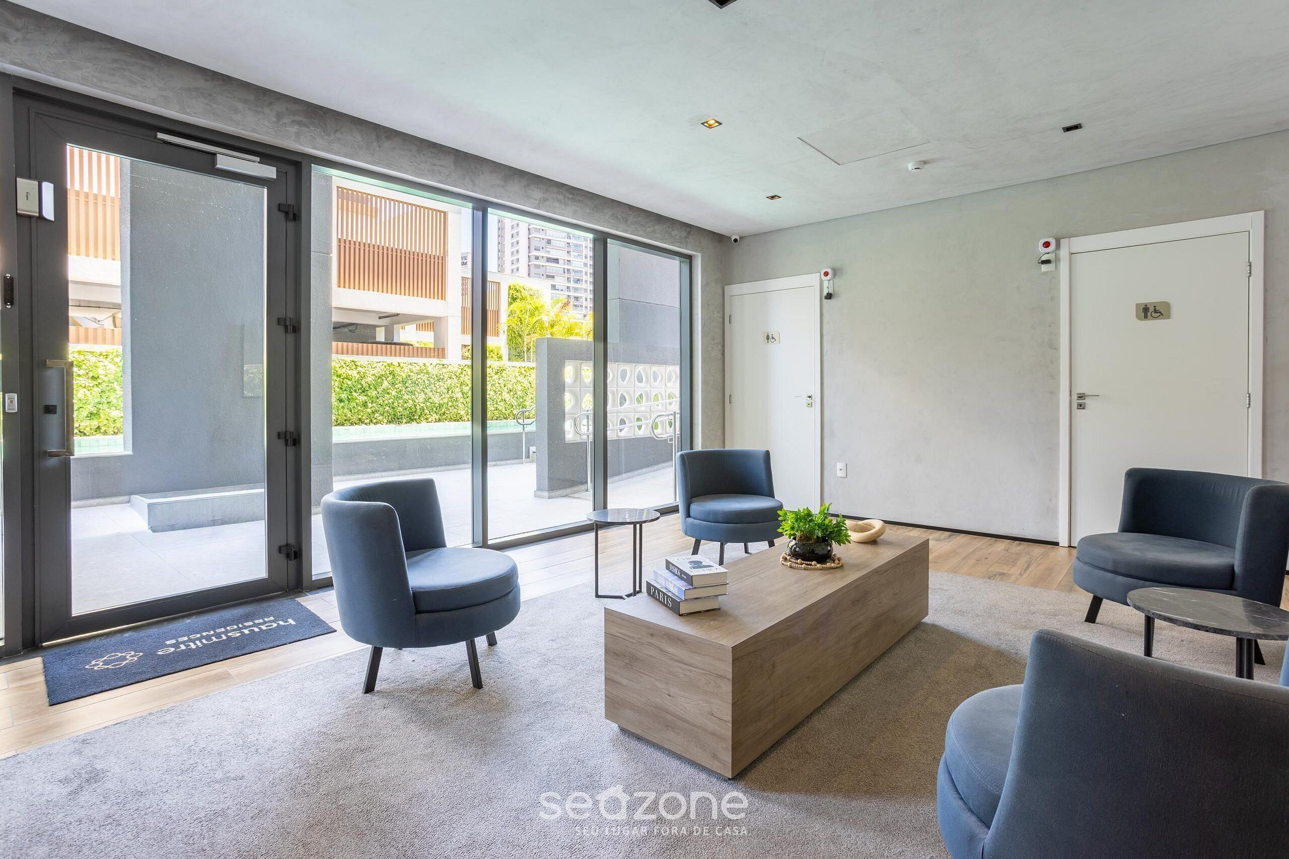 Apartamento básico | Saguão