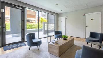 Apartamento básico | Saguão