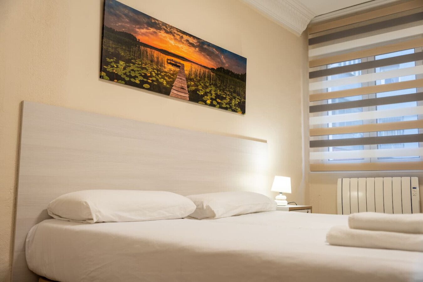 Bureau, Wi-Fi, draps fournis