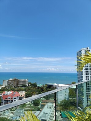 A high-rise hotel with a view of the ocean and other buildings. - Peaceful SEA View Condo (Pattaya)
