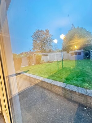 المنطقة المحيطة بالمنشأة