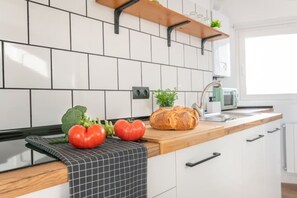 Fridge, microwave, stovetop, coffee/tea maker - el atico del rio de la pila (Santander)