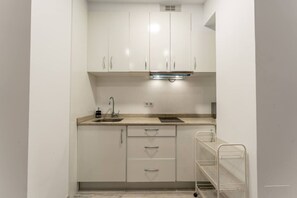 Refrigerador, microondas, cafetera y tetera y tostadora 