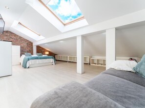Iron/ironing board, WiFi, bed sheets - Loft on iconic street (Santander)