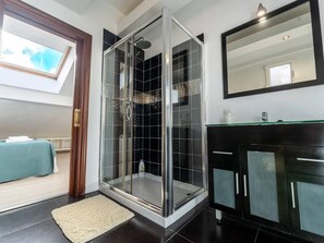 Hair dryer - Loft on iconic street (Santander)