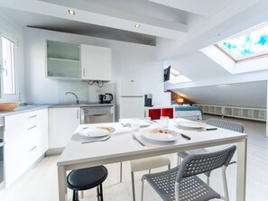 Fridge, microwave, oven, stovetop - Loft on iconic street (Santander)