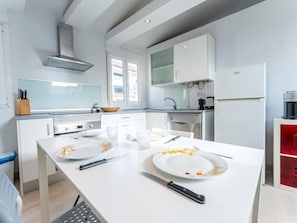 Fridge, microwave, oven, stovetop - Loft on iconic street (Santander)