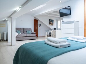 Iron/ironing board, WiFi, bed sheets