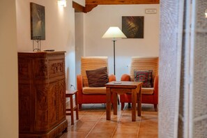 Interior - Posada La Canal · Habitación confortable (Ubiarco)