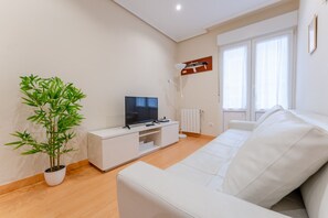 TV - El Pisito del Sol | 4 Pax (Santander)