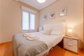 2 bedrooms, iron/ironing board, WiFi, bed sheets - El Pisito del Sol | 4 Pax (Santander)