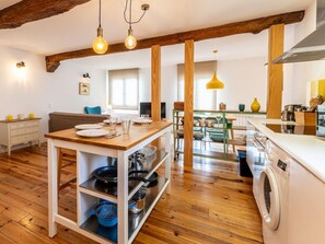 Fridge, microwave, oven, stovetop - warm and Inviting santander (Santander)