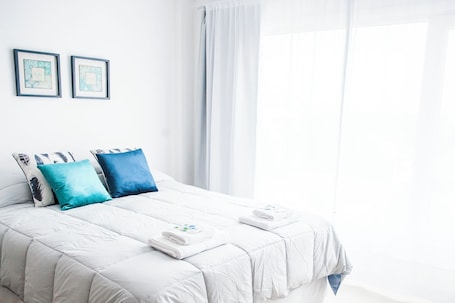Studio, Mountain View | Premium bedding, down comforters, pillowtop beds, minibar
