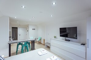 스튜디오, 산 전망 | TV
