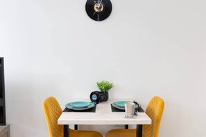 Dining - Bright Stylish Studio Apartment (Stretford)