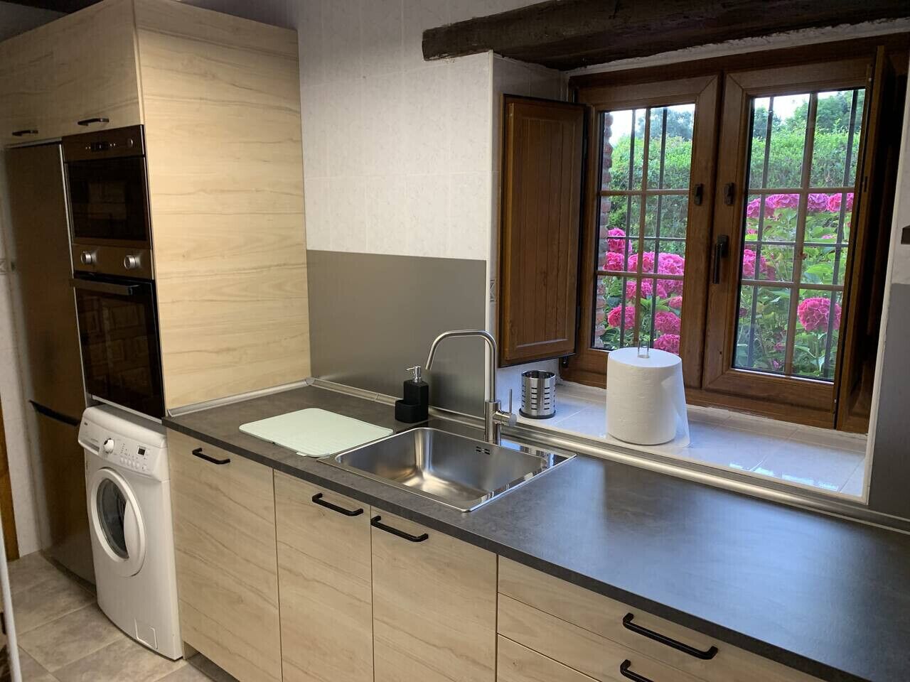 Fridge, microwave, oven, coffee/tea maker