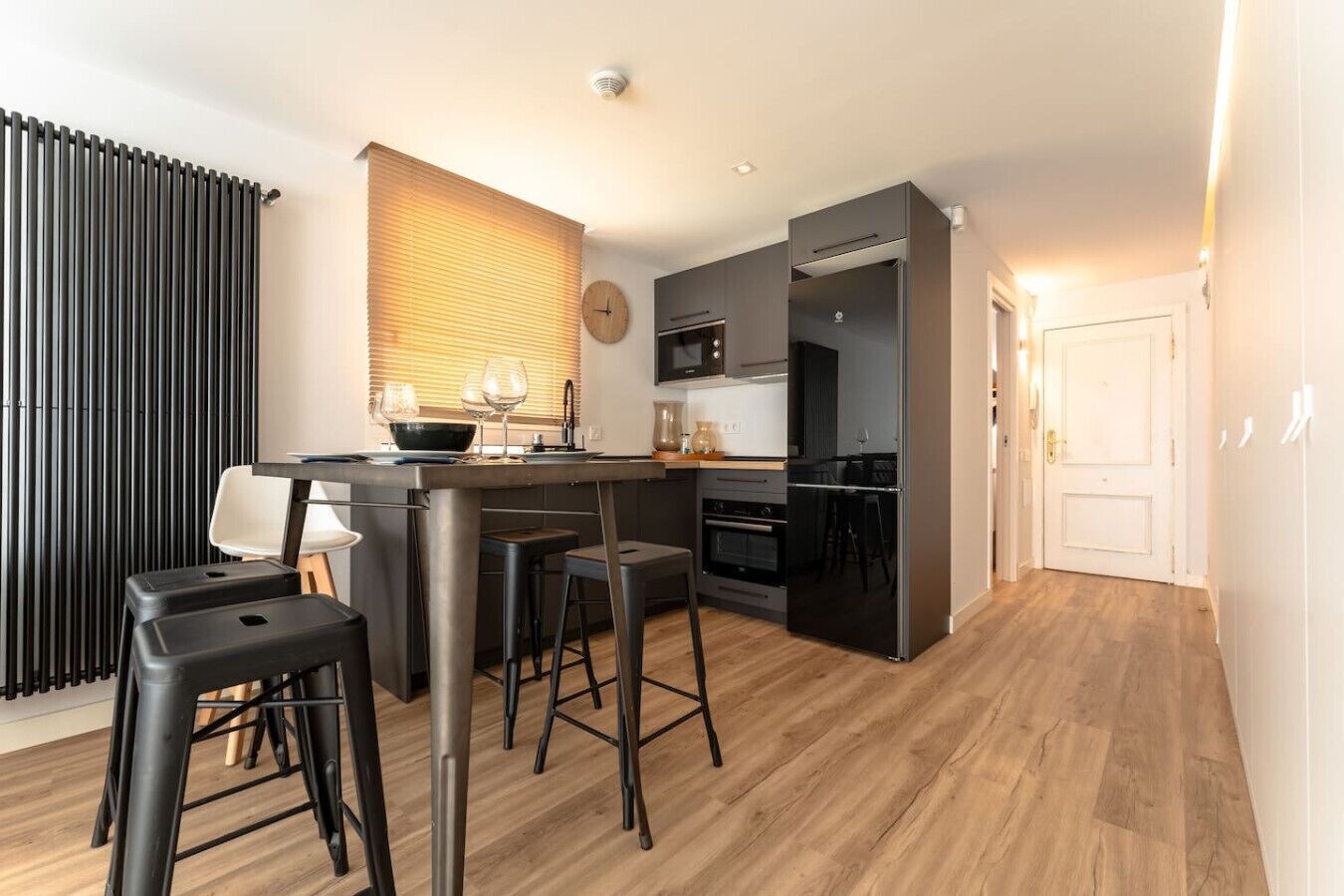 Kjøleskap, mikrobølgeovn, ovn og oppvaskmaskin