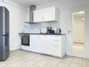 Kühlschrank, Ofen, Herdplatte, Geschirrspüler