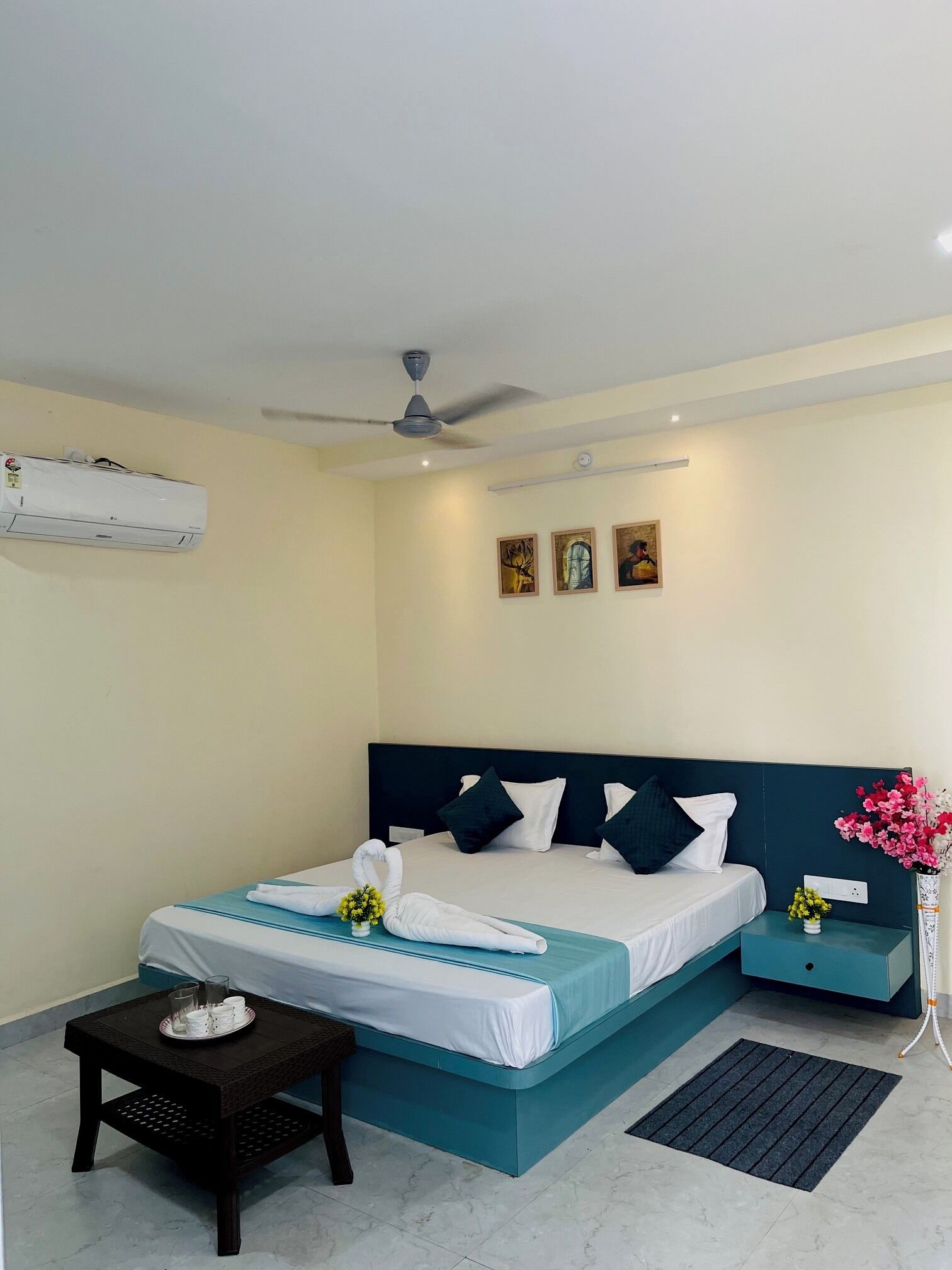 Luxury Double Room, Balcony, City View | Desk, free WiFi