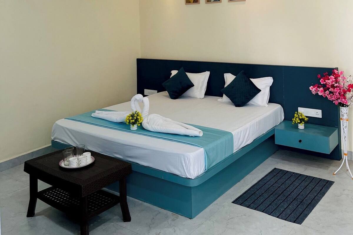 Luxury Double Room, Balcony, City View | Desk, free WiFi