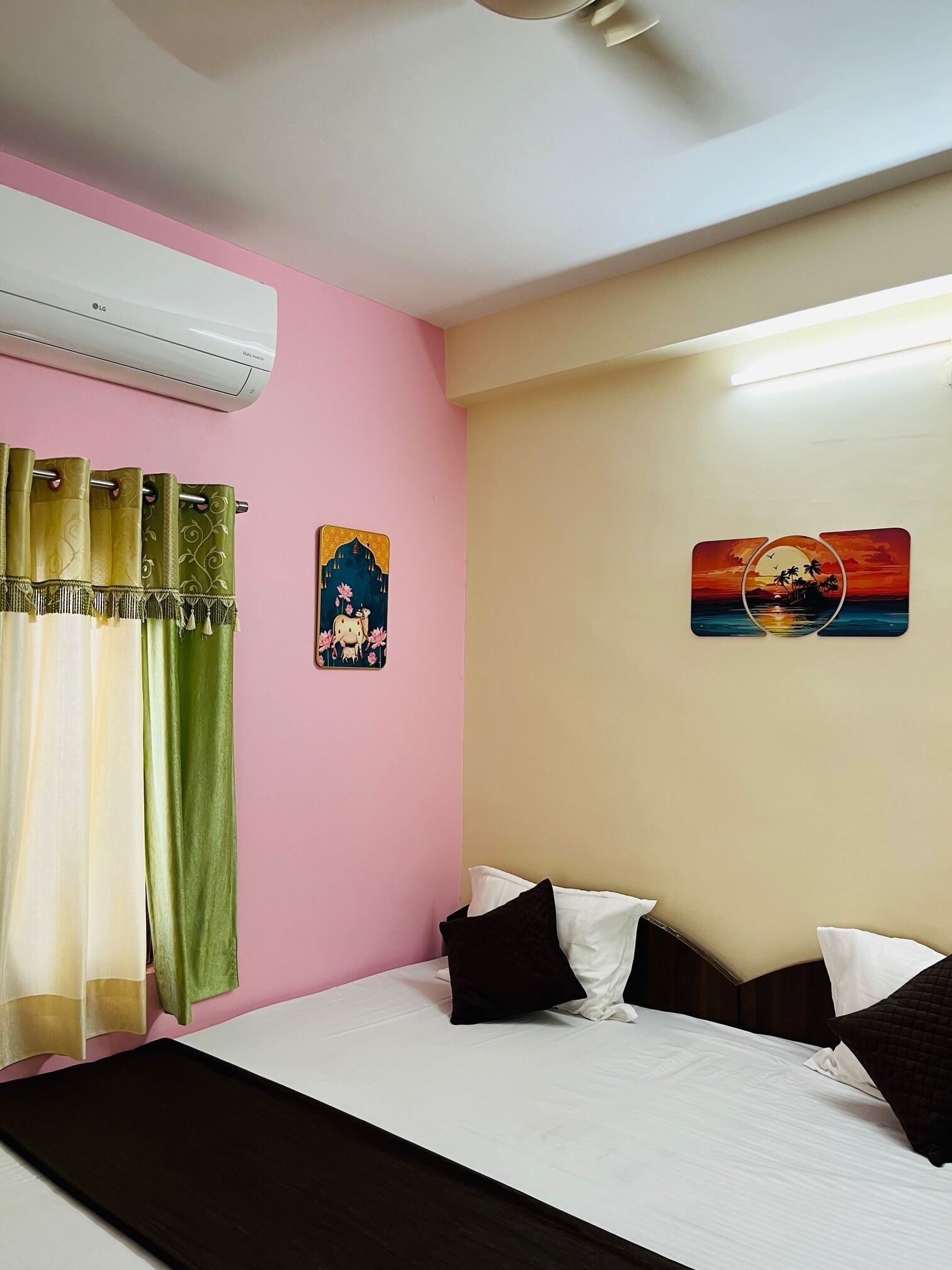 Classic Room, Balcony | Desk, free WiFi