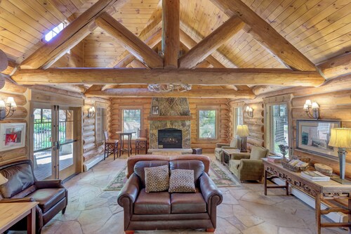 Cozy River Run Condo - Fireplace & Clubhouse with Pool & Hot Tub